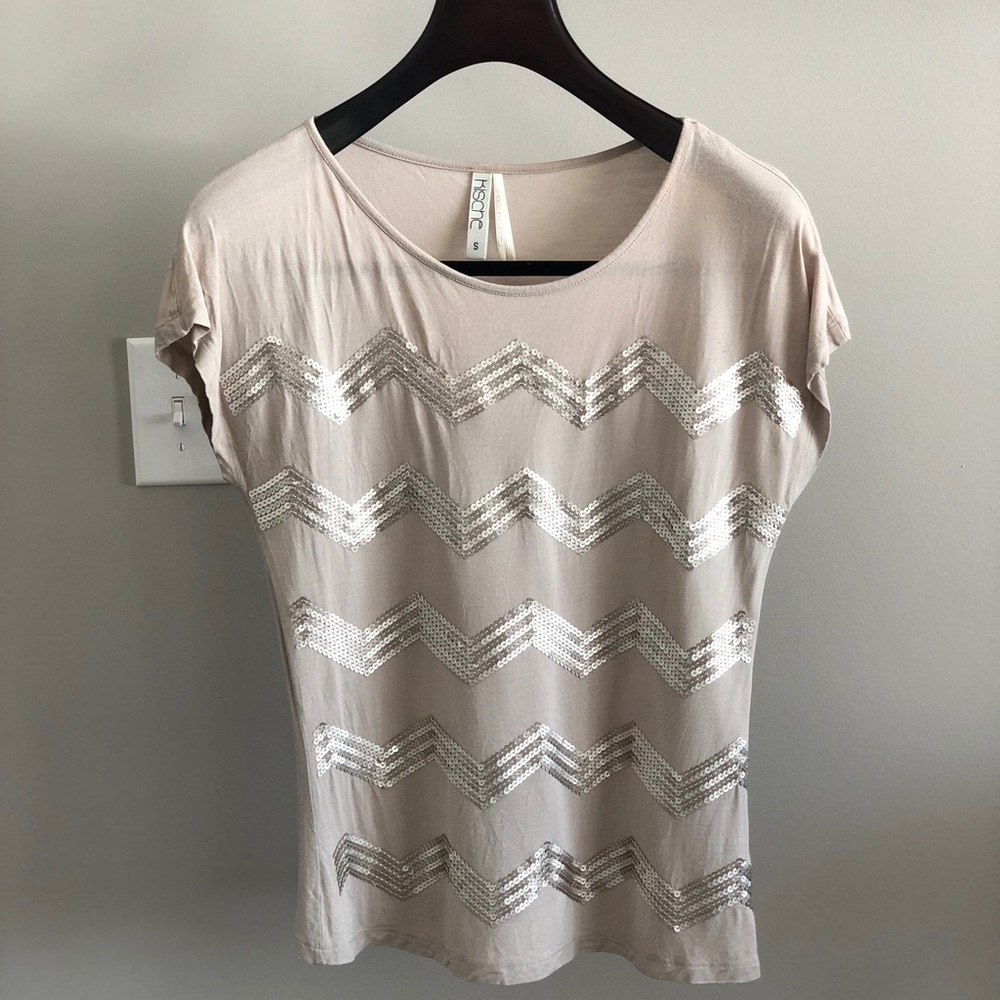 Cute tee - taupe-ish color.